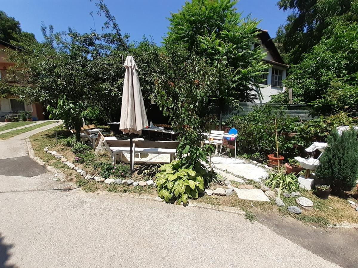 Rooms & Apartment Gh Pasha Tuzla Exterior foto