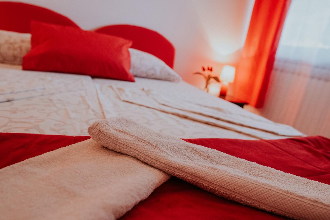Rooms & Apartment Gh Pasha Tuzla Quarto foto