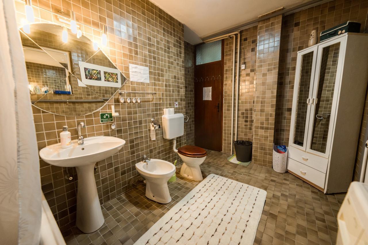 Rooms & Apartment Gh Pasha Tuzla Quarto foto
