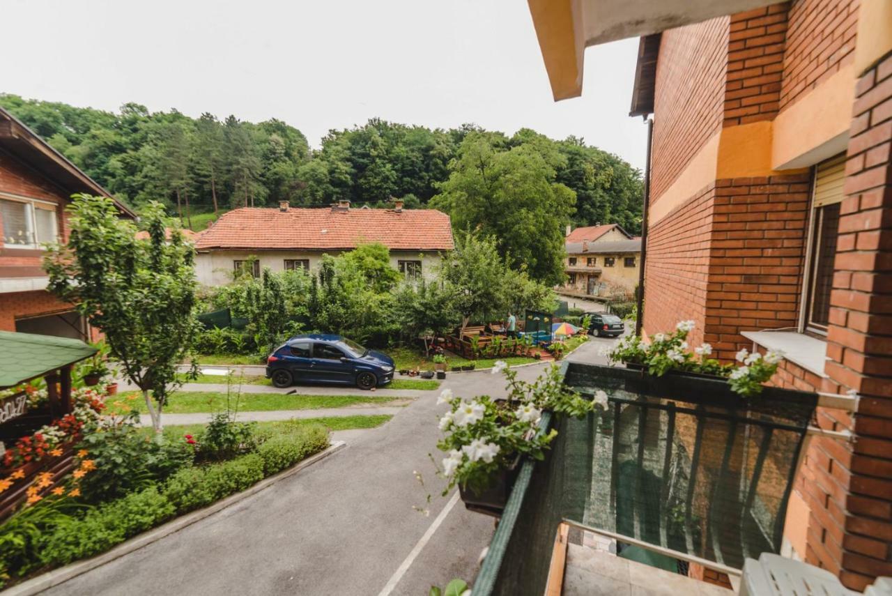 Rooms & Apartment Gh Pasha Tuzla Exterior foto